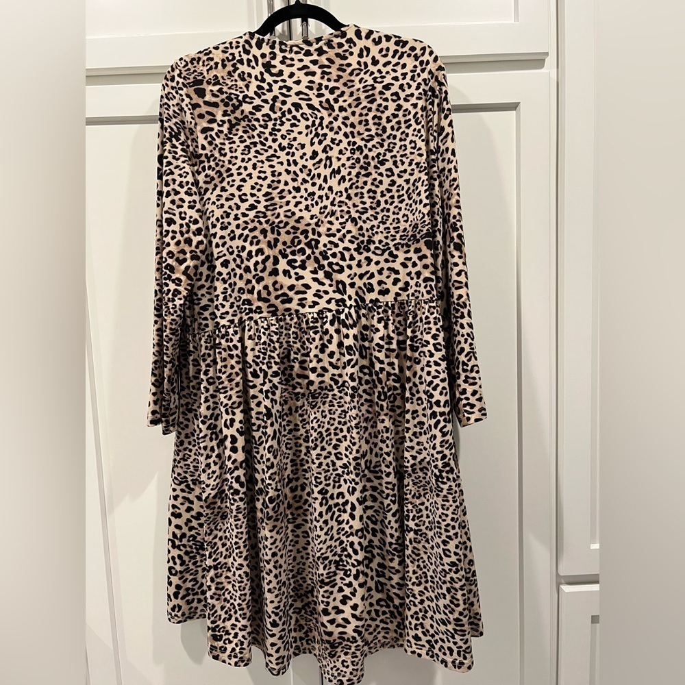 Women’s Leopard Stretchy Knit Dress. Long sleeve. Size Large. - Picture 8 of 11